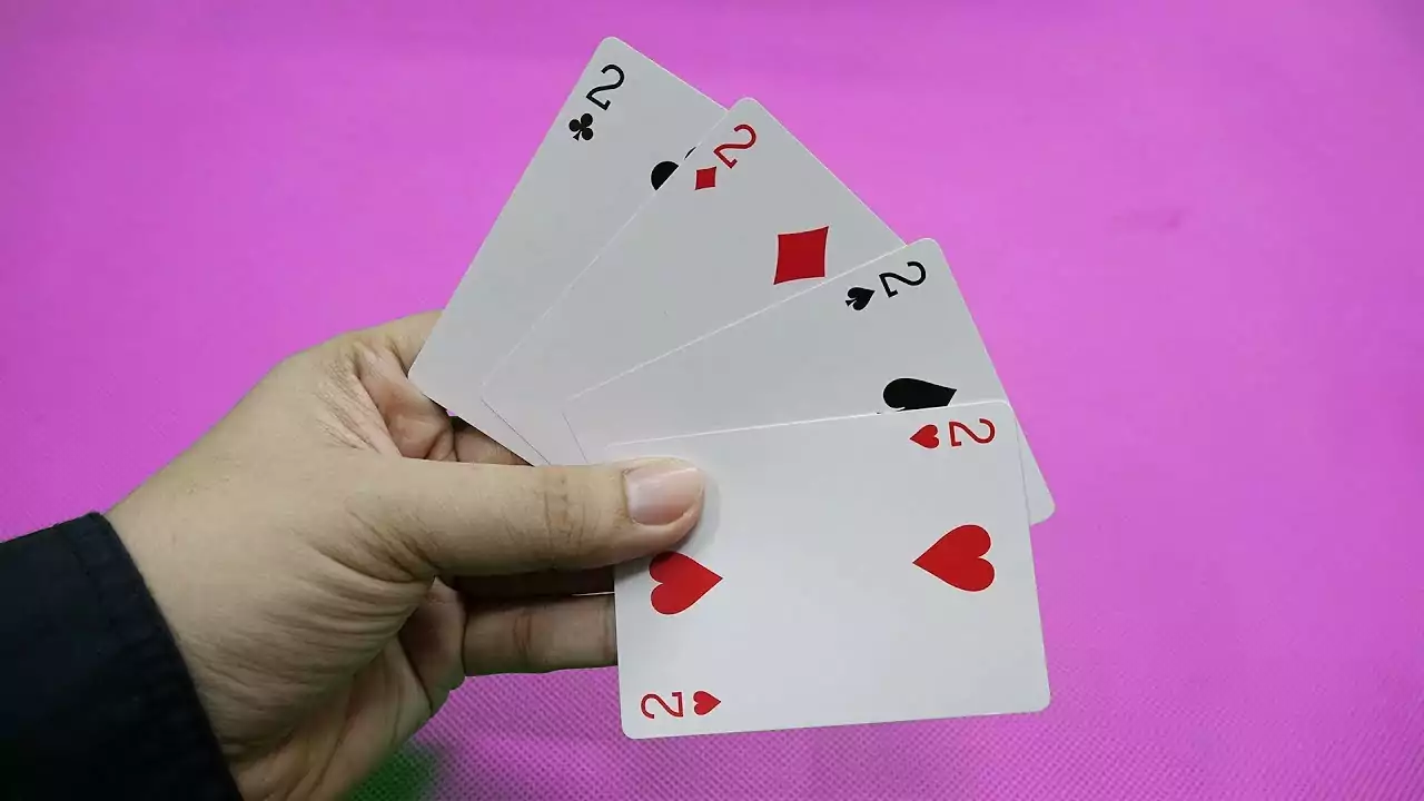 Số nào là số may mắn nên chọn khi mơ thấy đánh bài?